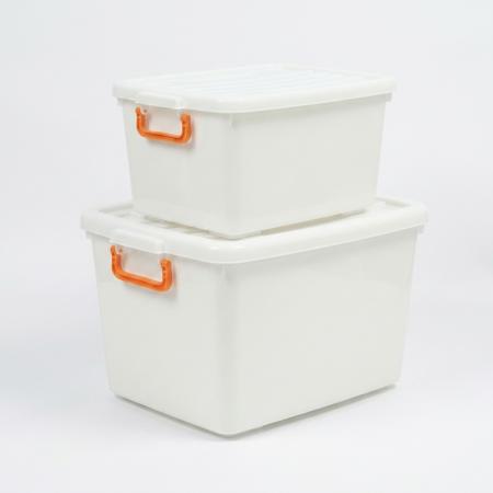 Thùng nhựa trắng có nắp và bánh xe